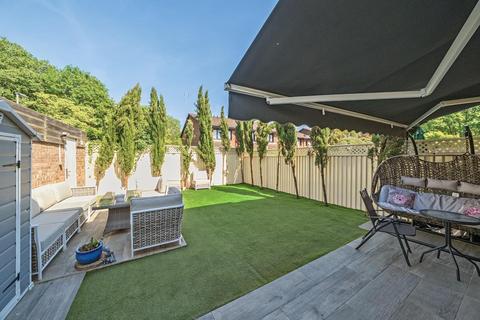 38 Hawksway, Staines-upon-thames, TW18 4RY