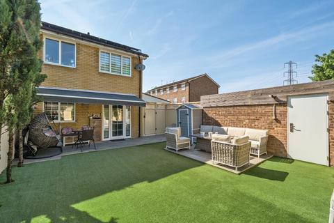 38 Hawksway, Staines-upon-thames, TW18 4RY