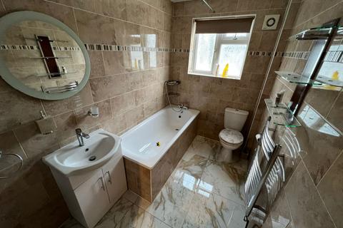 3 bedroom terraced house to rent, Crescent Road, Dagenham RM10