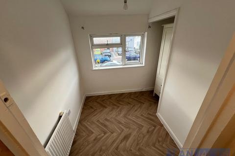 3 bedroom terraced house to rent, Crescent Road, Dagenham RM10