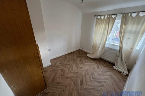 3 bedroom terraced house to rent, Crescent Road, Dagenham RM10