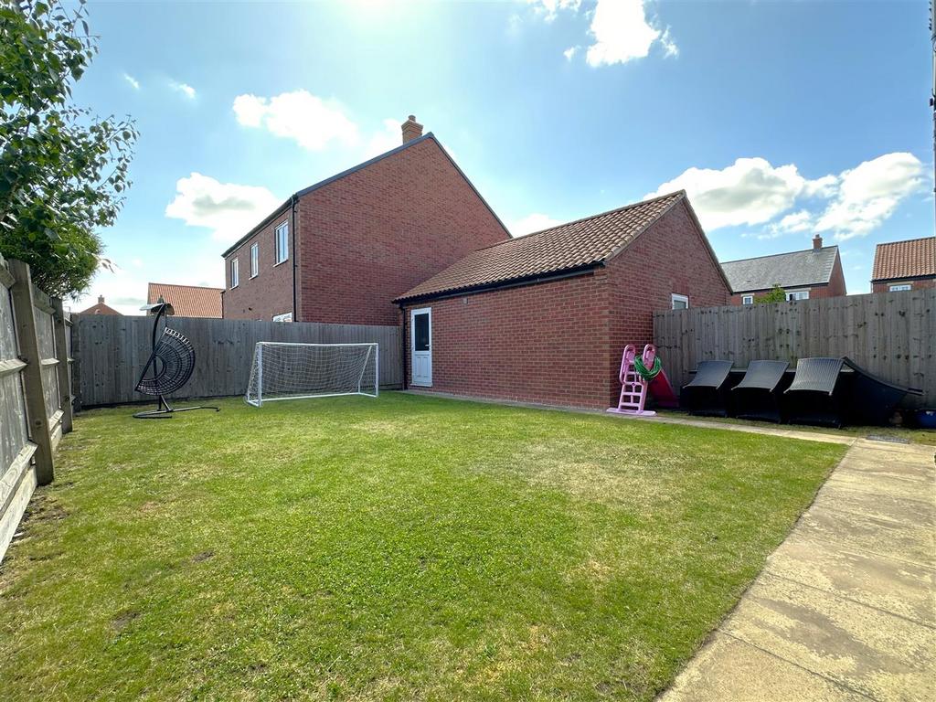 Rear Garden 923