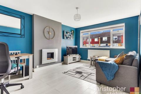 1 bedroom ground floor flat for sale, Shortmead Drive, Cheshunt, Hertfordshire, EN8 8TY