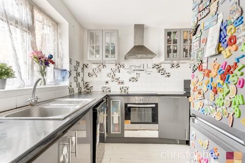 1 bedroom ground floor flat for sale, Shortmead Drive, Cheshunt, Hertfordshire, EN8 8TY
