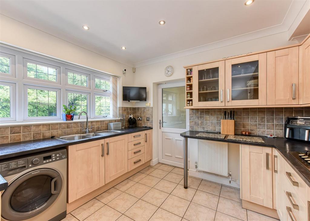 135 Yew Tree Lane-kitchen1.jpg