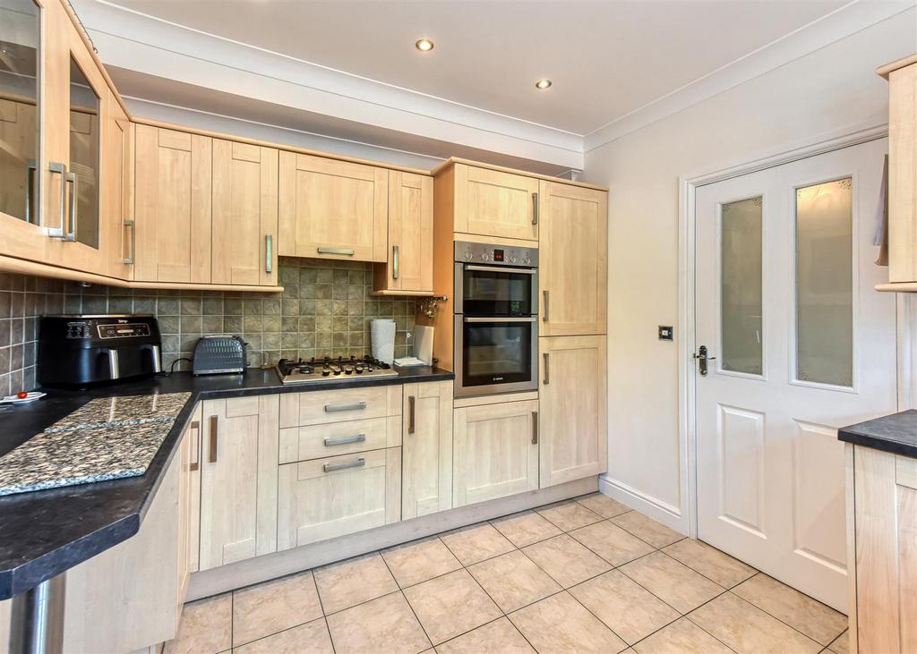 135 Yew Tree Lane-kitchen2.jpg