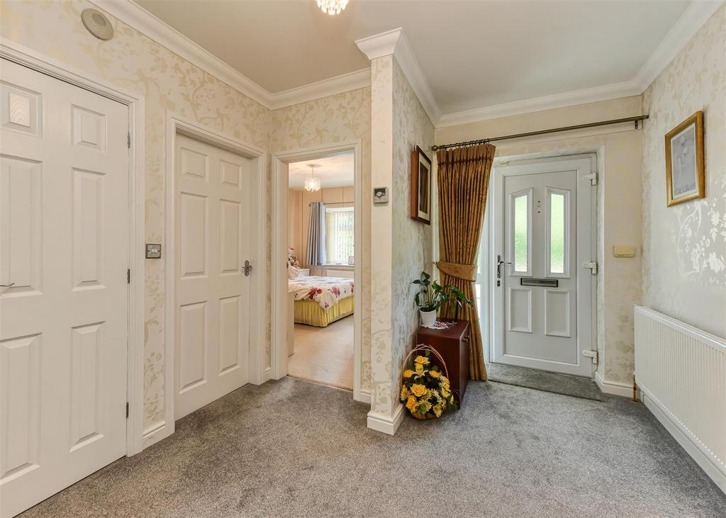 135 Yew Tree Lane-hall.jpg