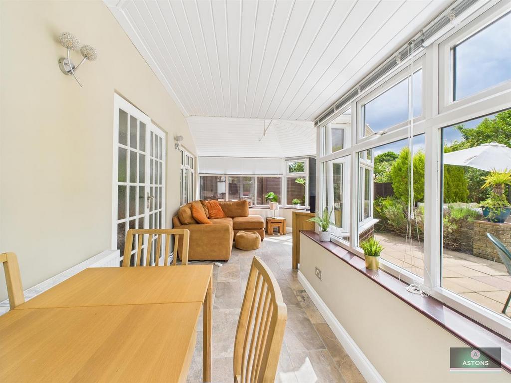 Conservatory/Dining Room