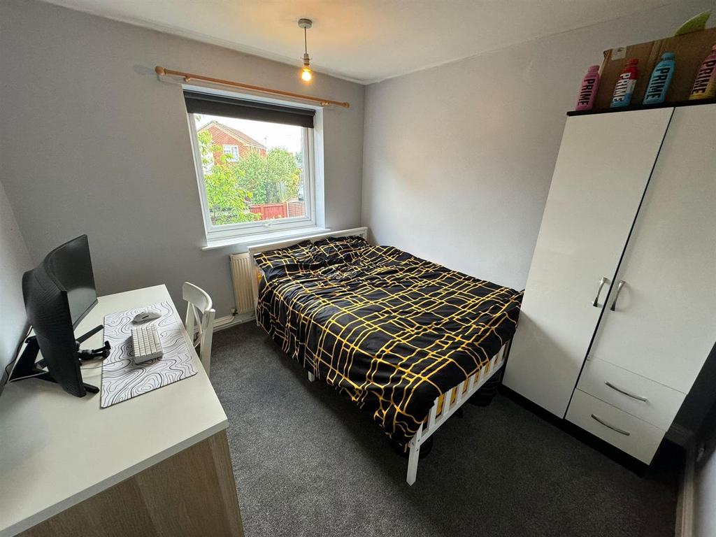 Bedroom 2 (rear)