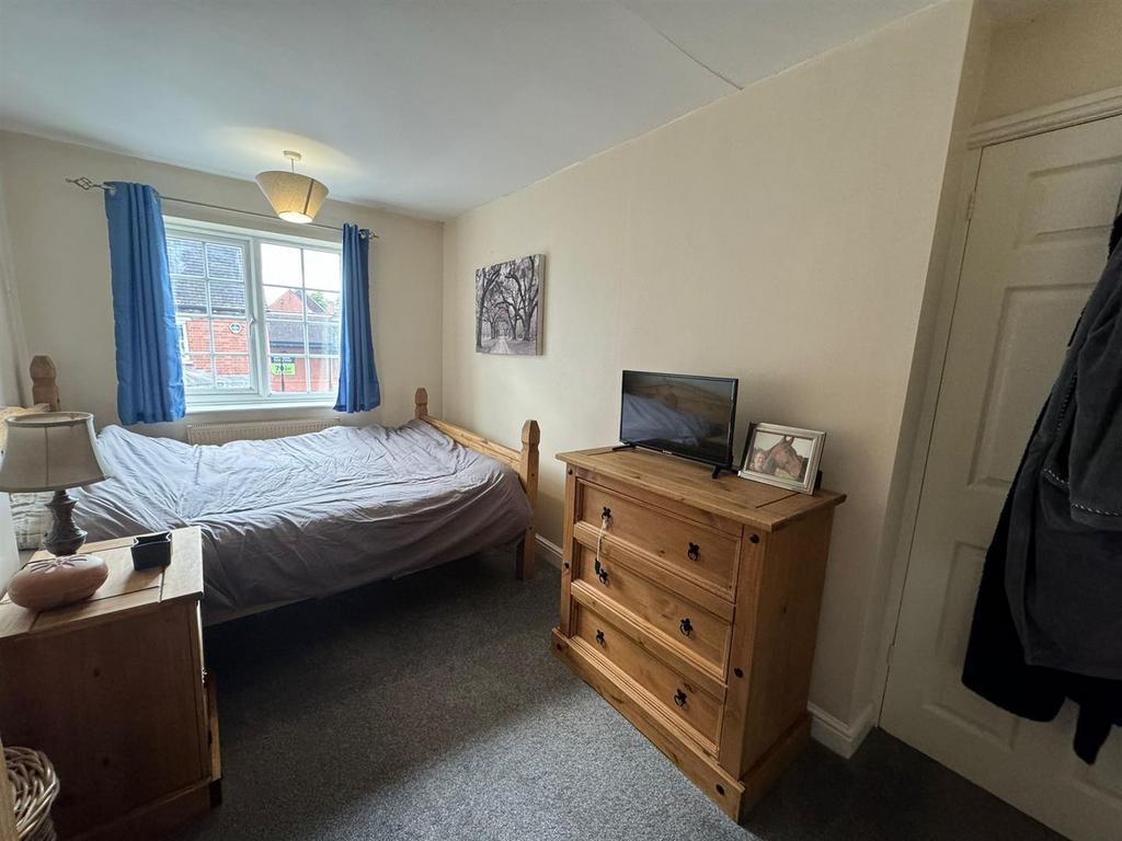 Bedroom 1b.jpg