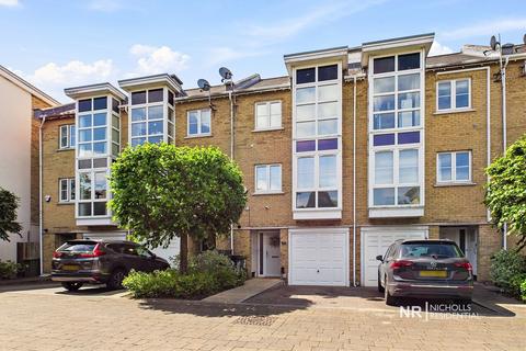 3 bedroom terraced house to rent, West Ewell KT19