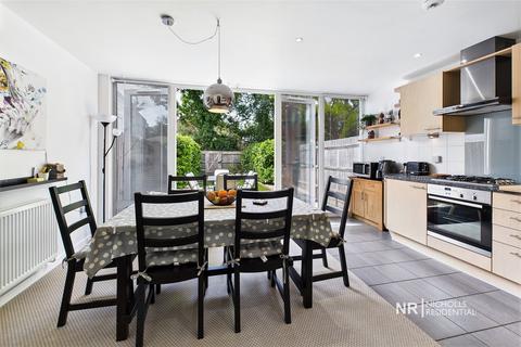 3 bedroom terraced house to rent, West Ewell KT19