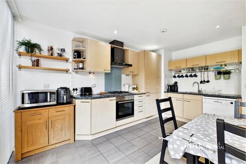 3 bedroom terraced house to rent, West Ewell KT19