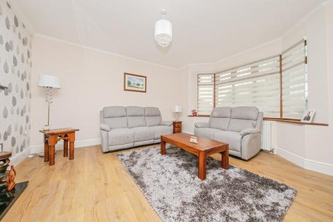 32 Cliff Road, Holland-on-sea, Clacton-on-sea, CO15 5QG