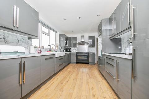 32 Cliff Road, Holland-on-sea, Clacton-on-sea, CO15 5QG