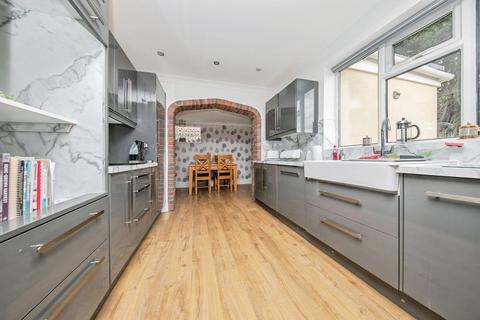 32 Cliff Road, Holland-on-sea, Clacton-on-sea, CO15 5QG