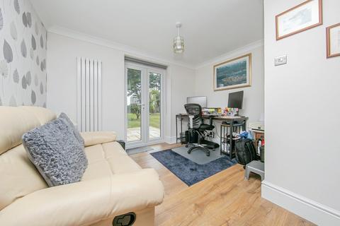 32 Cliff Road, Holland-on-sea, Clacton-on-sea, CO15 5QG