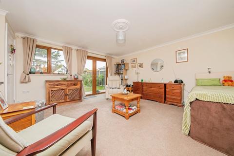 32 Cliff Road, Holland-on-sea, Clacton-on-sea, CO15 5QG