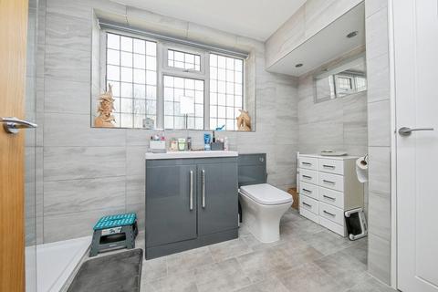 32 Cliff Road, Holland-on-sea, Clacton-on-sea, CO15 5QG