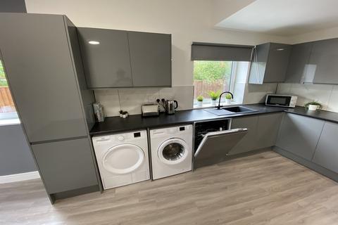 1 bedroom in a flat share to rent, Flewitt House, Beeston, NG9 2AR