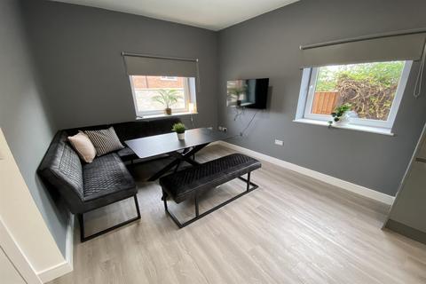 1 bedroom in a flat share to rent, Flewitt House, Beeston, NG9 2AR