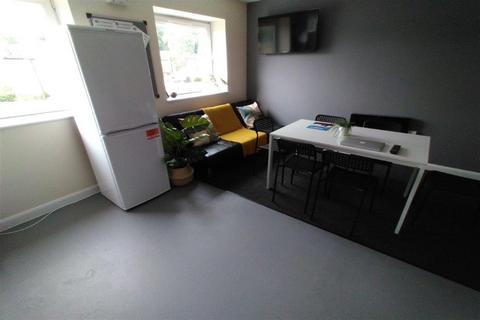1 bedroom in a flat share to rent, Flewitt House, Beeston, NG9 2AR