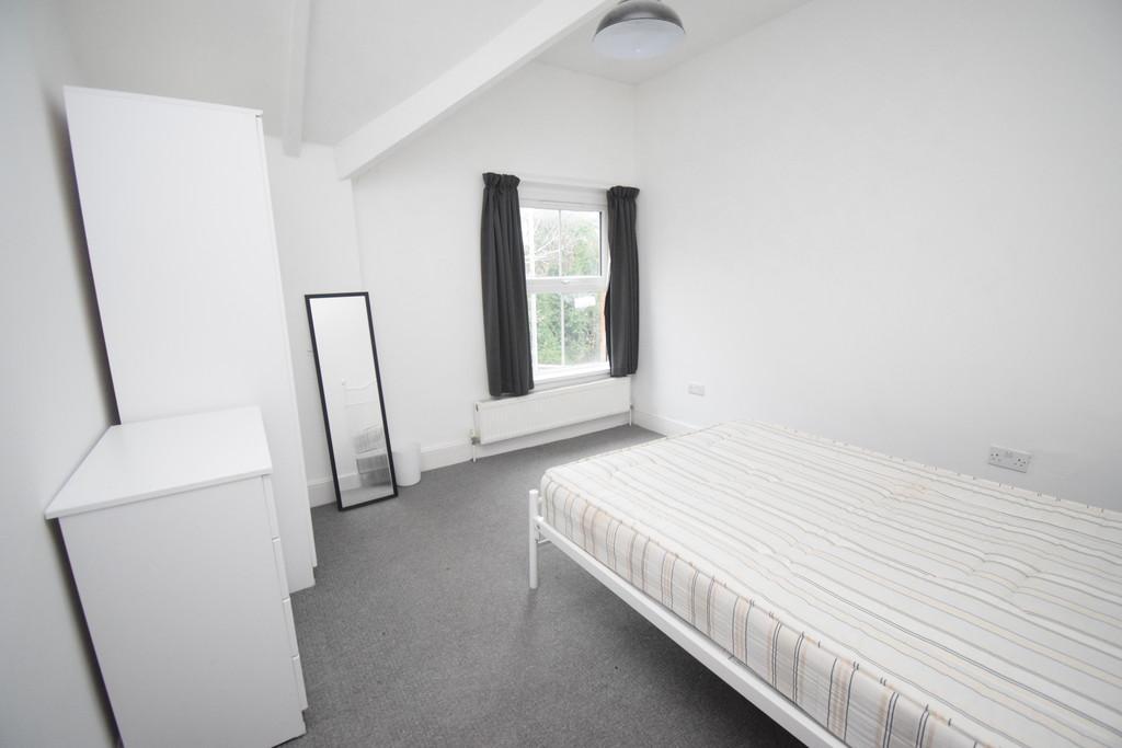 Room 4 (2)