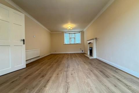 3 bedroom end of terrace house to rent, Chevin Avenue, Leicester, LE3