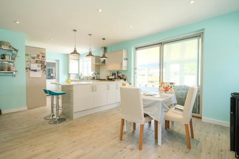 4 bedroom detached house for sale, Court Road, Orpington