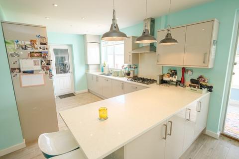 4 bedroom detached house for sale, Court Road, Orpington
