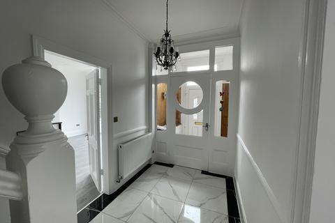 5 bedroom end of terrace house to rent, Menlove Ave, Allerton, Liverpool