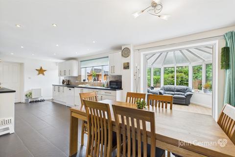 4 bedroom detached house for sale, Haydock Close, Branston
