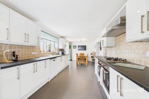 4 bedroom detached house for sale, Haydock Close, Branston