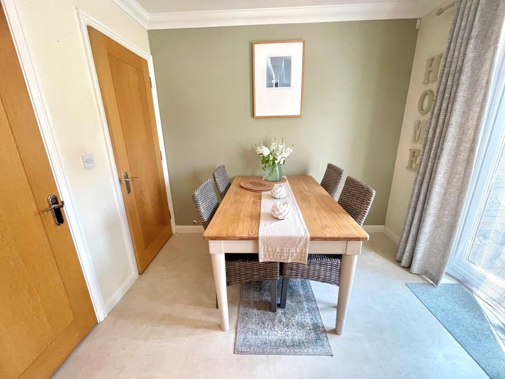 27 The Poplars Dining 1