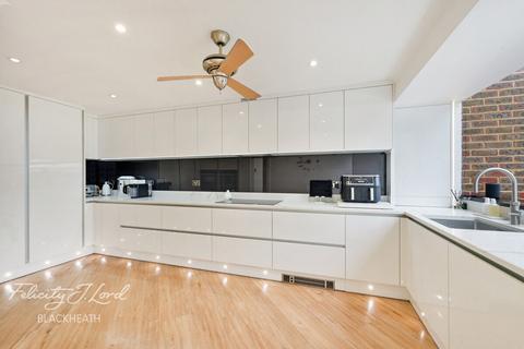 4 bedroom end of terrace house for sale, Shooters Hill, London