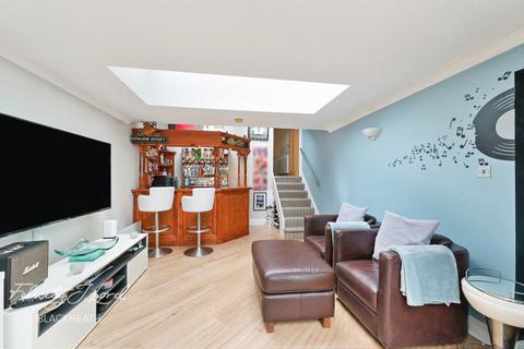 4 bedroom end of terrace house for sale, Shooters Hill, London