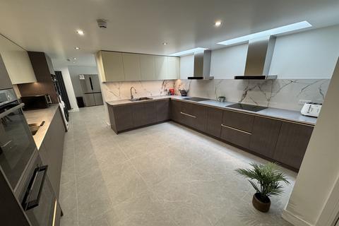 Flat 1, Sky Point Two, Luke House, Derby Street, NG9 2LG