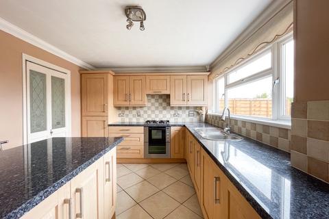 2 bedroom terraced house to rent, Rochester Road, Gravesend, Kent, DA12 4TN