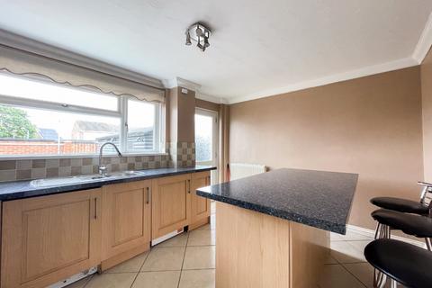 2 bedroom terraced house to rent, Rochester Road, Gravesend, Kent, DA12 4TN