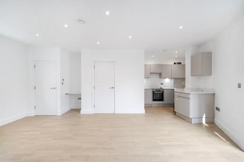 2 bedroom flat for sale, Station Approach, Tadworth, Surrey, KT20
