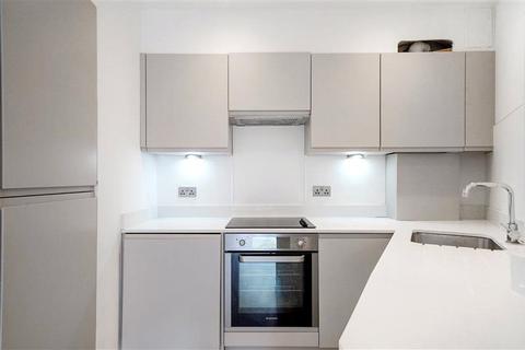 2 bedroom flat for sale, Station Approach, Tadworth, Surrey, KT20