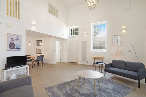 2 bedroom flat for sale, Station Approach, Tadworth, Surrey, KT20