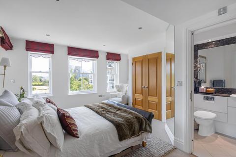 2 bedroom flat for sale, Greensward House, Imperial Crescent, Imperial Wharf, London, SW6