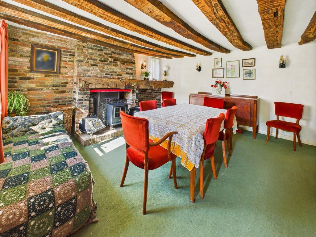 Sitting/dining room