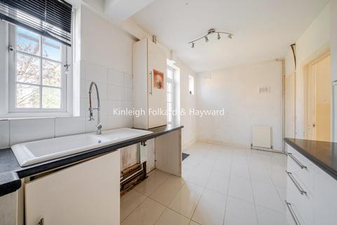 114 Paston Crescent, London, SE12 9EB