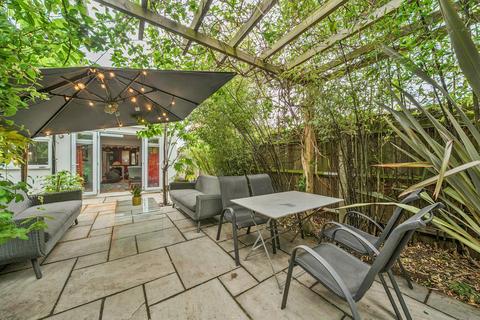 4 bedroom semi-detached house for sale, Watersplash Road, Shepperton, TW17