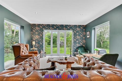 Magnolia Lodge Herington Grove, Hutton, Brentwood, CM13 2NW