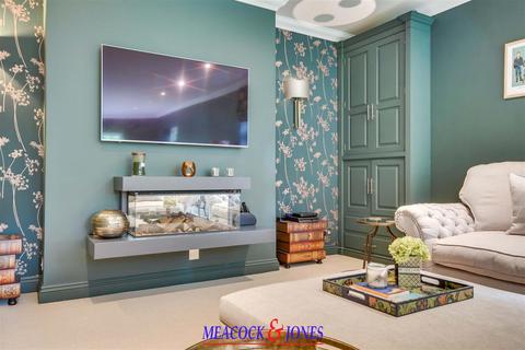 Magnolia Lodge Herington Grove, Hutton, Brentwood, CM13 2NW
