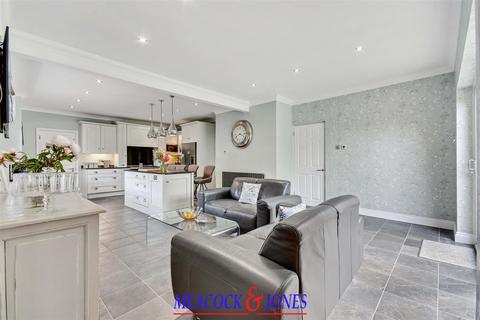 Magnolia Lodge Herington Grove, Hutton, Brentwood, CM13 2NW