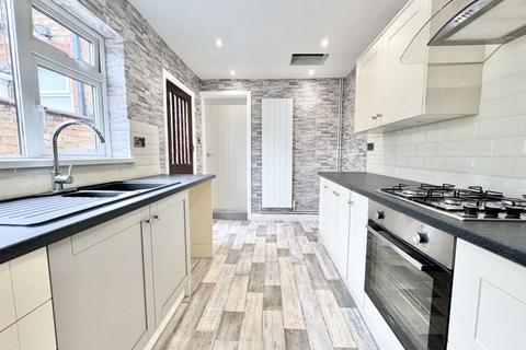 2 bedroom terraced house to rent, Columbia Road, Grimsby DN32
